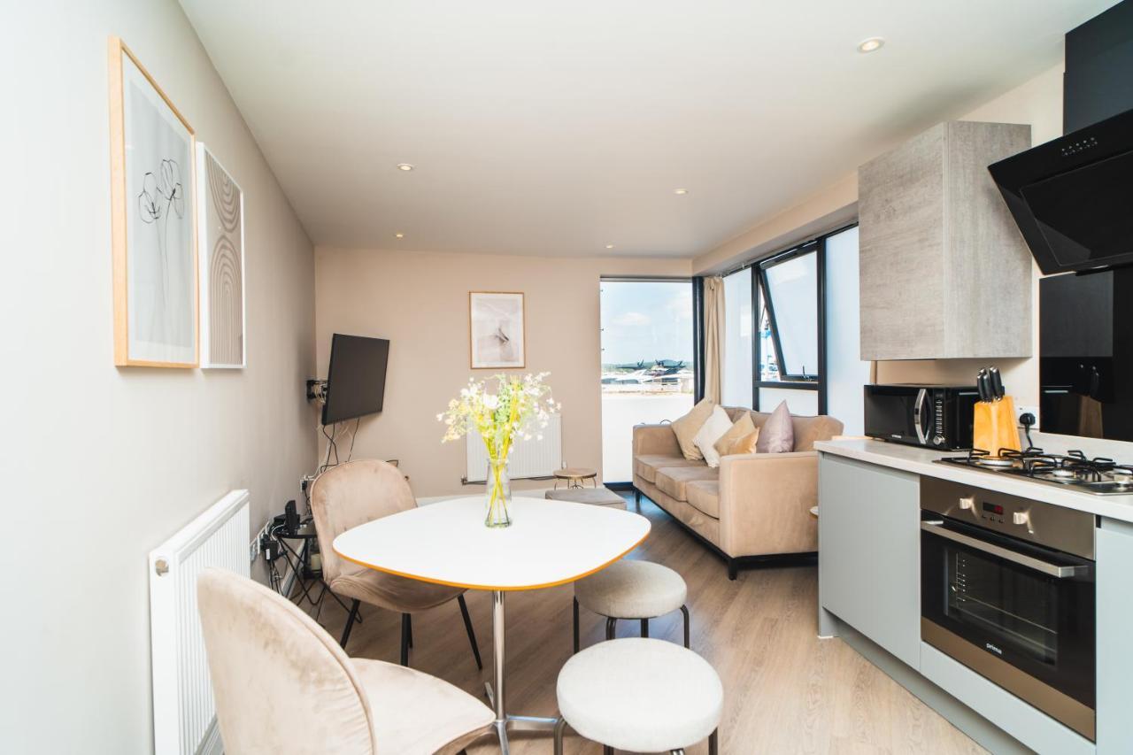 Beautiful Two Bedroom Harbour Side Apartment Poole Extérieur photo