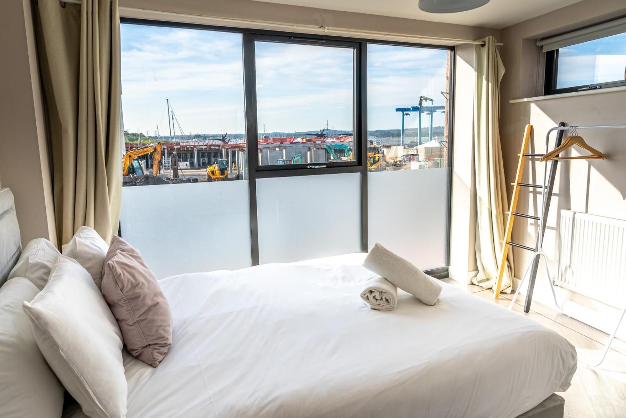 Beautiful Two Bedroom Harbour Side Apartment Poole Extérieur photo